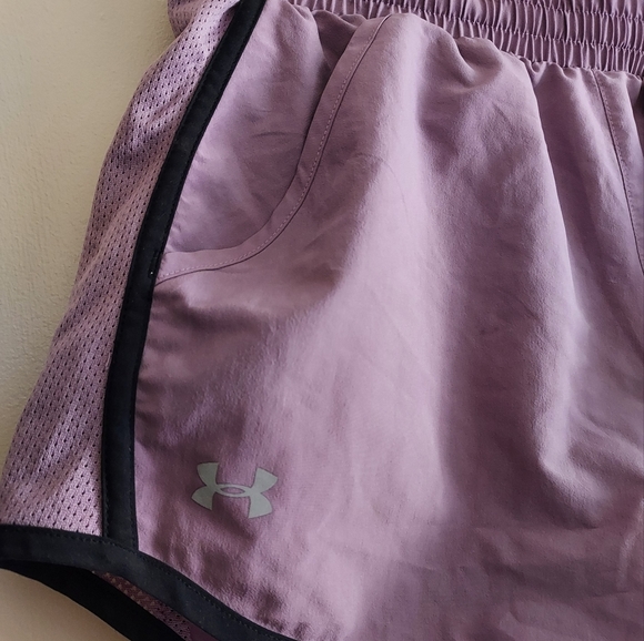Womens workout running shorts. Size small purple and black never been worn - Picture 2 of 3